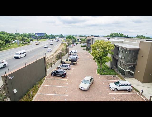 160M² OFFICE FOR SALE IN FOURWAYS